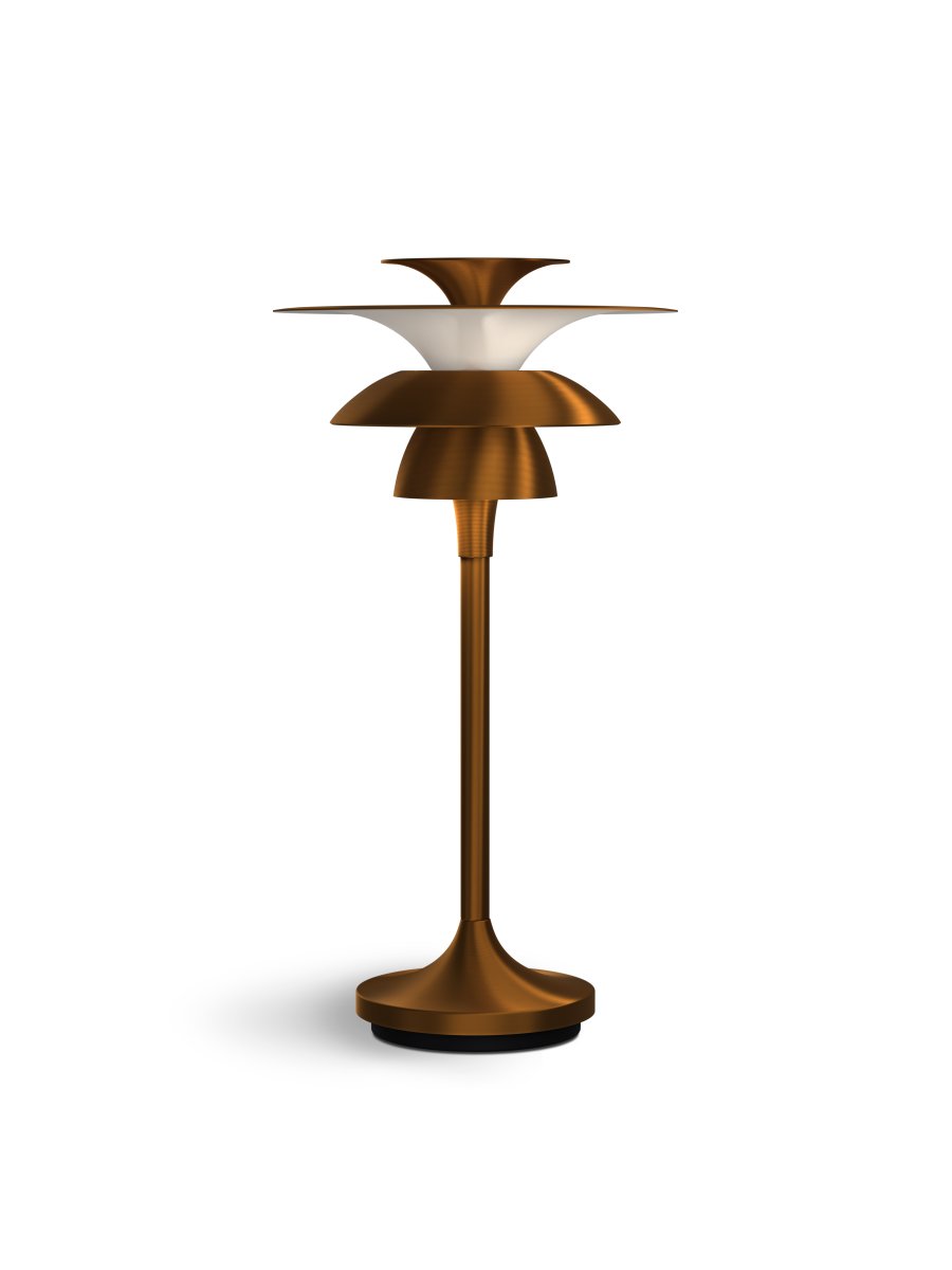 Picasso 35cm Messing bordlampe Fra Belid - For at bordlampen i flere &aring;r skal kunne passe ind i boligindretningen, har Belid valgt at holde designet enkelt og elegant.