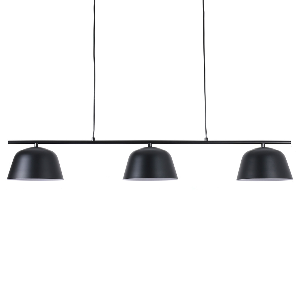 Pop 125cm Sort loftslampe Fra Nordic Lighting - Pop er en stilfuld loftslampe i metal med en sort finish, der giver et roligt og moderne indtryk.