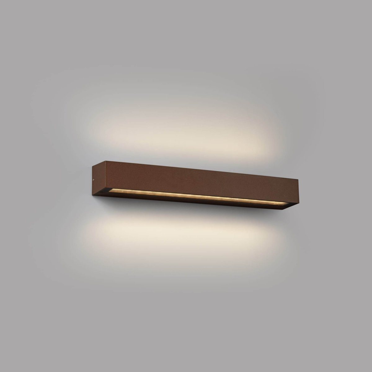 Doro Brun udendørslampe Fra Faro Barcelona - Med en effekt p&aring; 28W projicerer lyset fra begge sider og giver elegant og funktionel belysning til udend&oslash;rsmilj&oslash;er.