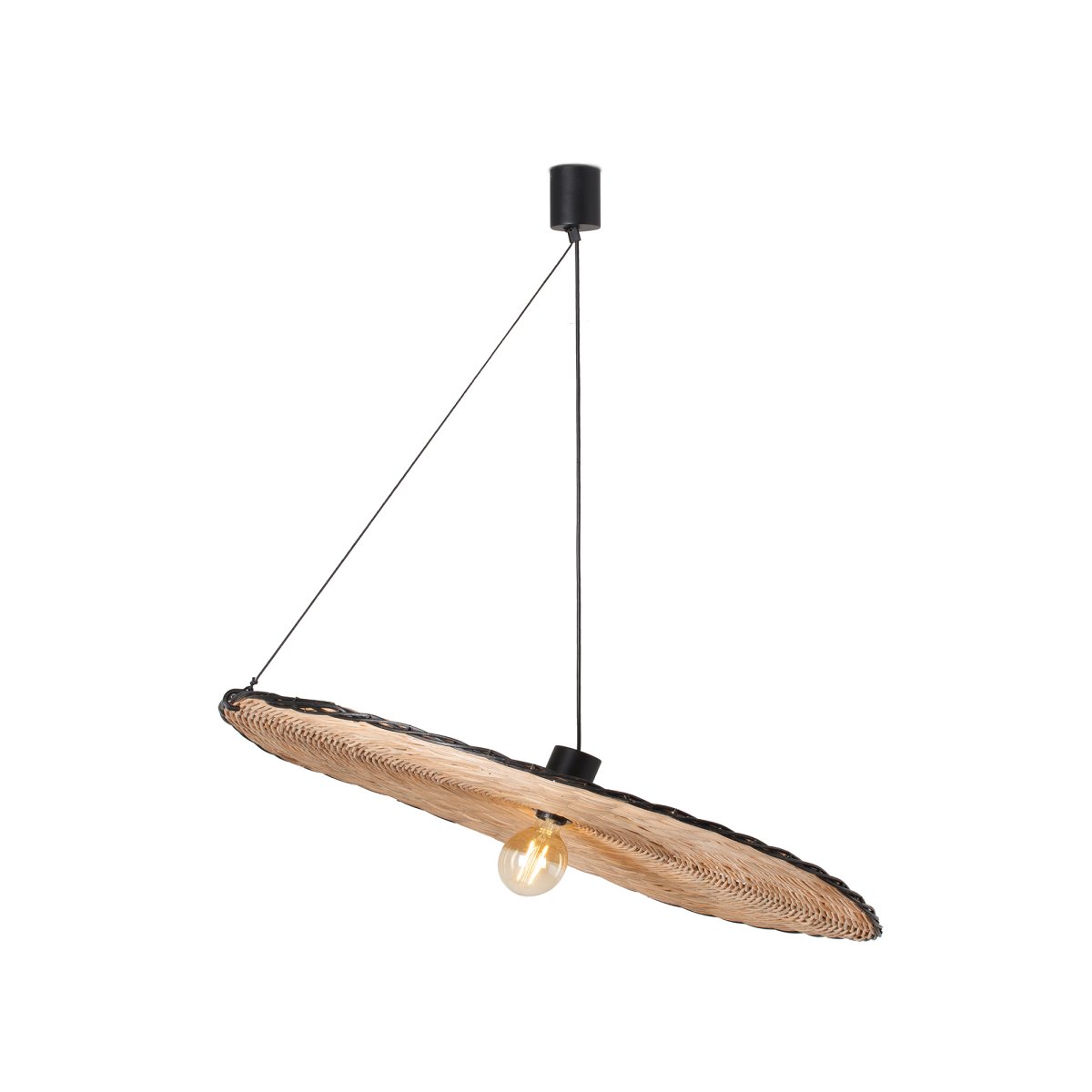 Costas Ø100 Natur loftslampe Fra Faro Barcelona - Med sin sk&aelig;rm i smuk rattan og en synlig lyskilde kombinerer designet et minimalistisk udtryk med en varm, middelhavsinspireret f&oslash;lelse.