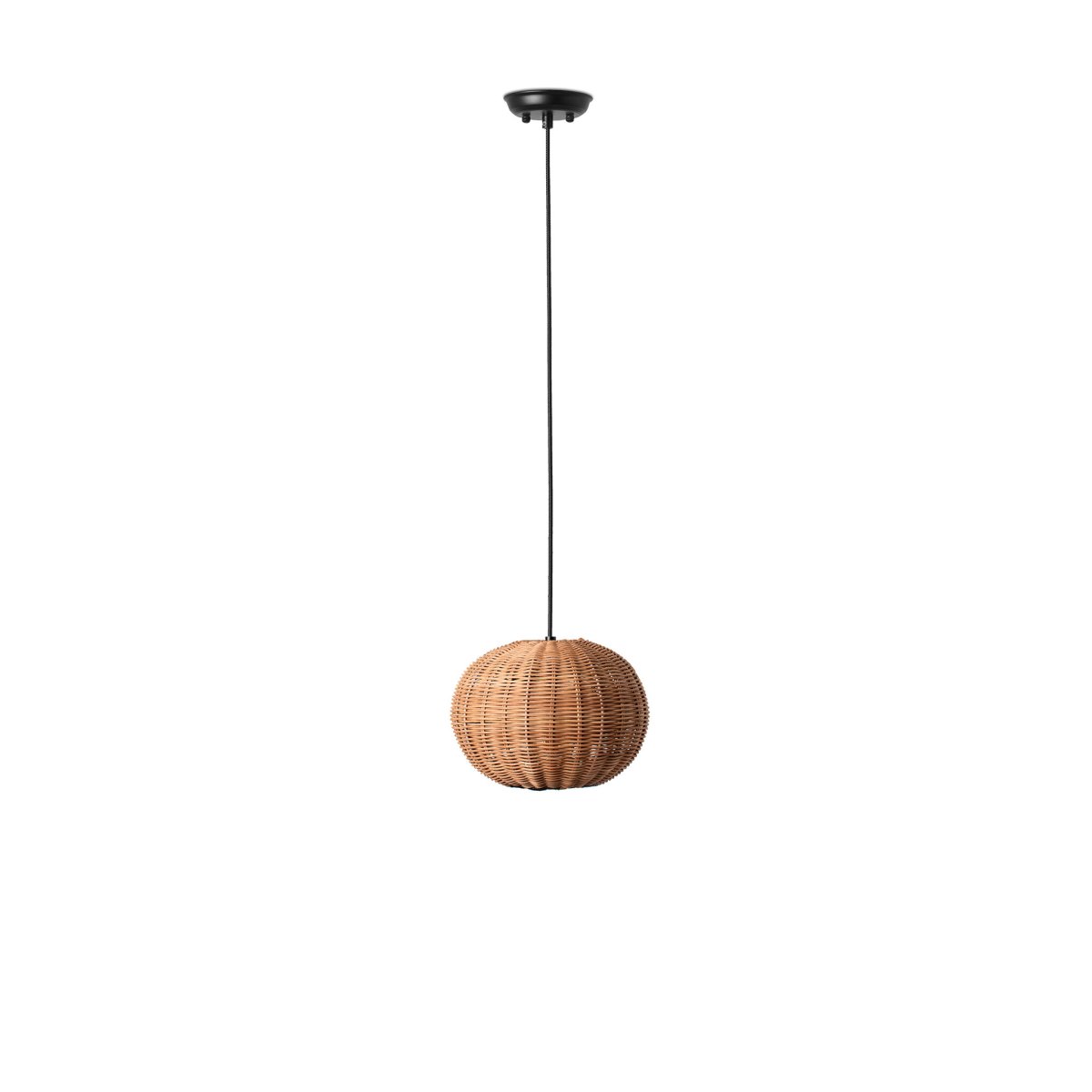Haka Ø25 Natur loftslampe Fra Faro Barcelona - HAKA er en rund pendel i middelhavsstil med en smuk rattansk&aelig;rm, der spreder lyset p&aring; en stemningsfuld og dekorativ m&aring;de.