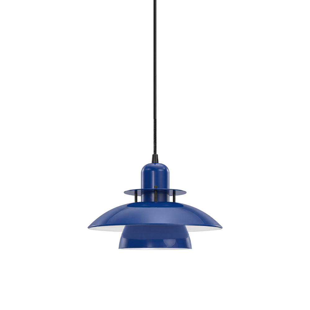Primus IV Ø28 Blå loftslampe Fra Belid - Det ikoniske design stammer fra 1980'erne og er kendetegnet ved sine karakteristiske sk&aelig;rme, der giver et behageligt og bl&aelig;ndfrit lys.