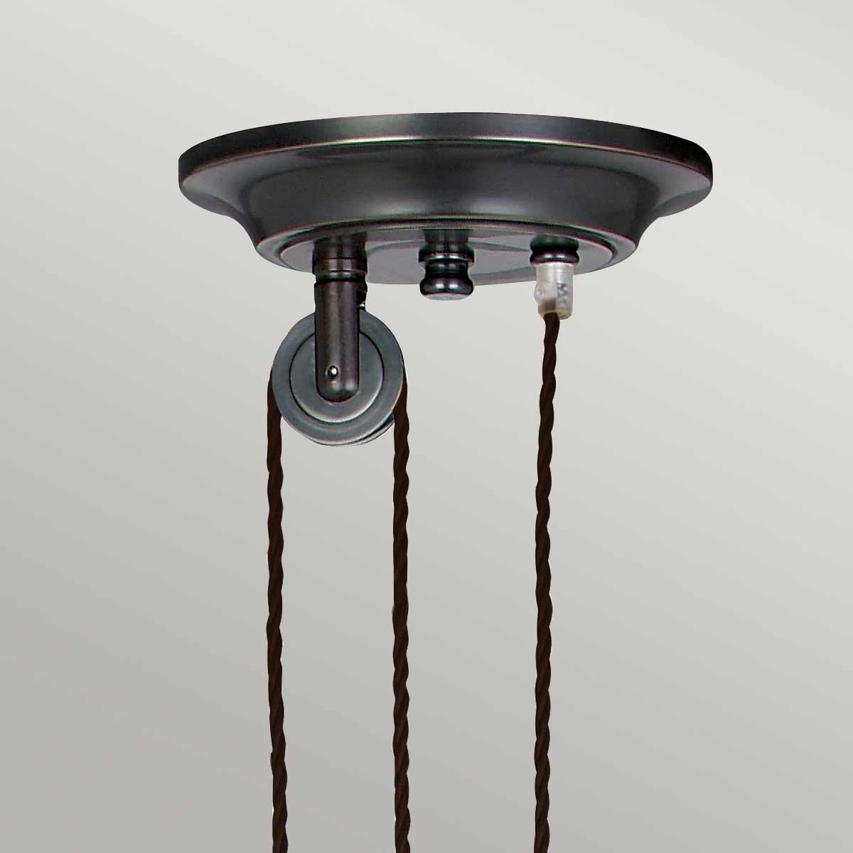 Provence Ø37 Antik bronze loftslampe Fra Elstead Lighting - Det praktiske og stilrene design giver fleksibilitet i monteringen og passer perfekt i både moderne og klassiske miljøer.