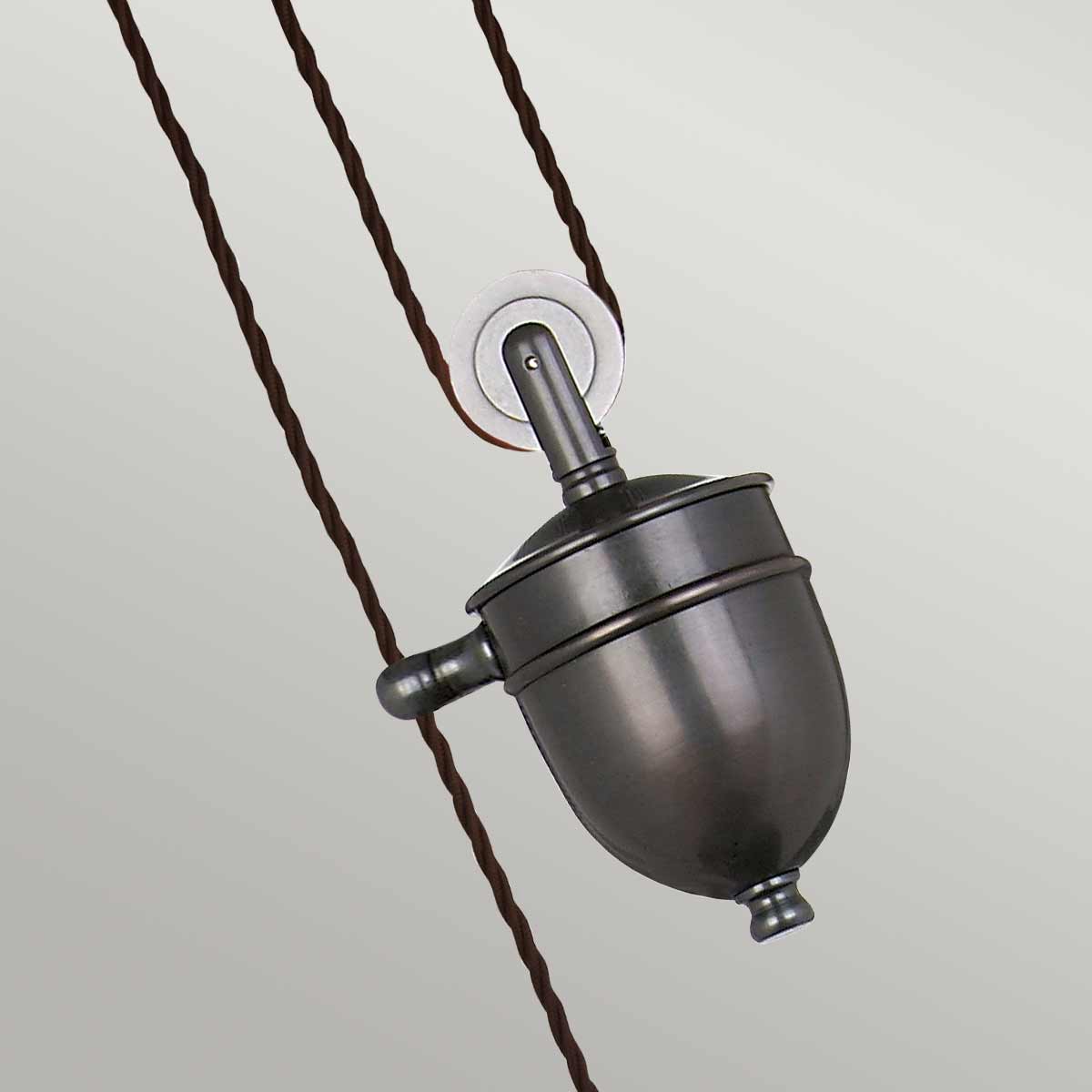 Provence Ø37 Antik bronze loftslampe Fra Elstead Lighting - Det praktiske og stilrene design giver fleksibilitet i monteringen og passer perfekt i både moderne og klassiske miljøer.