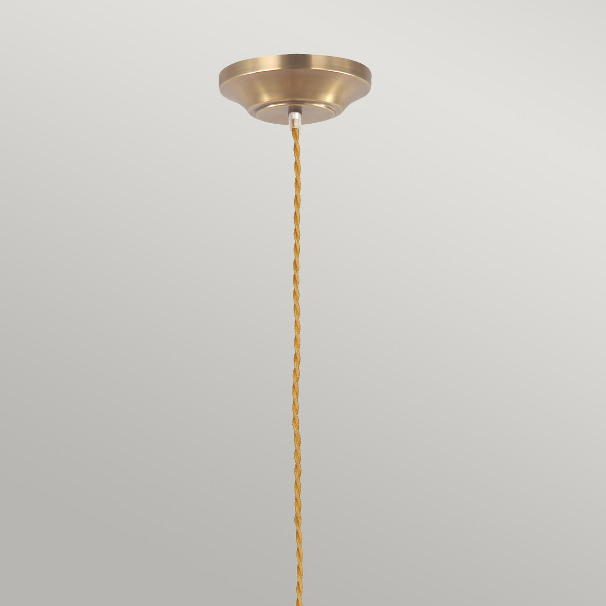 Provence Ø37 Antik messing loftslampe Fra Elstead Lighting - Med sit tidløse og funktionelle design er Provence en perfekt tilføjelse til både moderne og klassiske interiører.