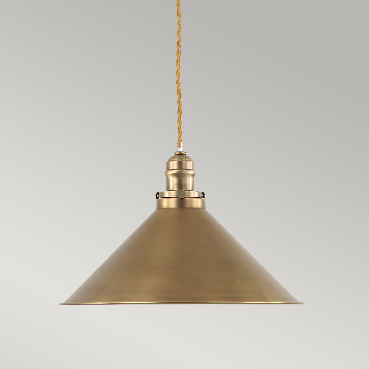 Provence Ø37 Antik messing loftslampe Fra Elstead Lighting - Med sit tidløse og funktionelle design er Provence en perfekt tilføjelse til både moderne og klassiske interiører.