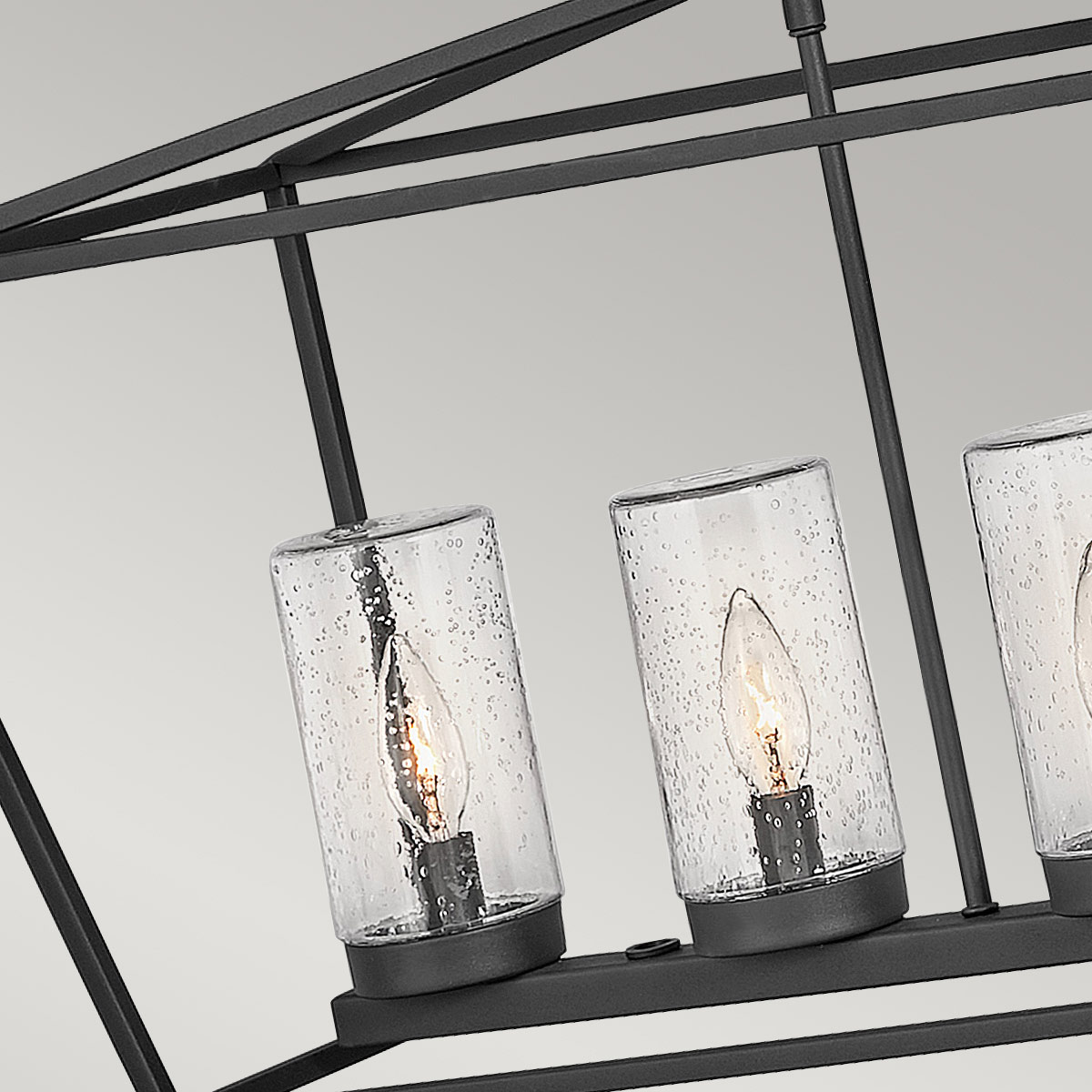 Alford Place 102cm Sort Fra Elstead Lighting - Alford Place &auml;r en stilfull och tidl&ouml;s takpendel som ger din uteplats, veranda eller entr&eacute; ett elegant uttryck.
