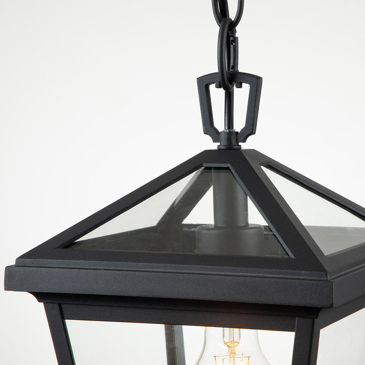 Alford Place S Sort Fra Elstead Lighting - Den robusta&nbsp;ramen i svart aluminium och de klara glaspartierna skapar ett sofistikerat uttryck samtidigt som ljuset sprids j&auml;mnt och vackert.