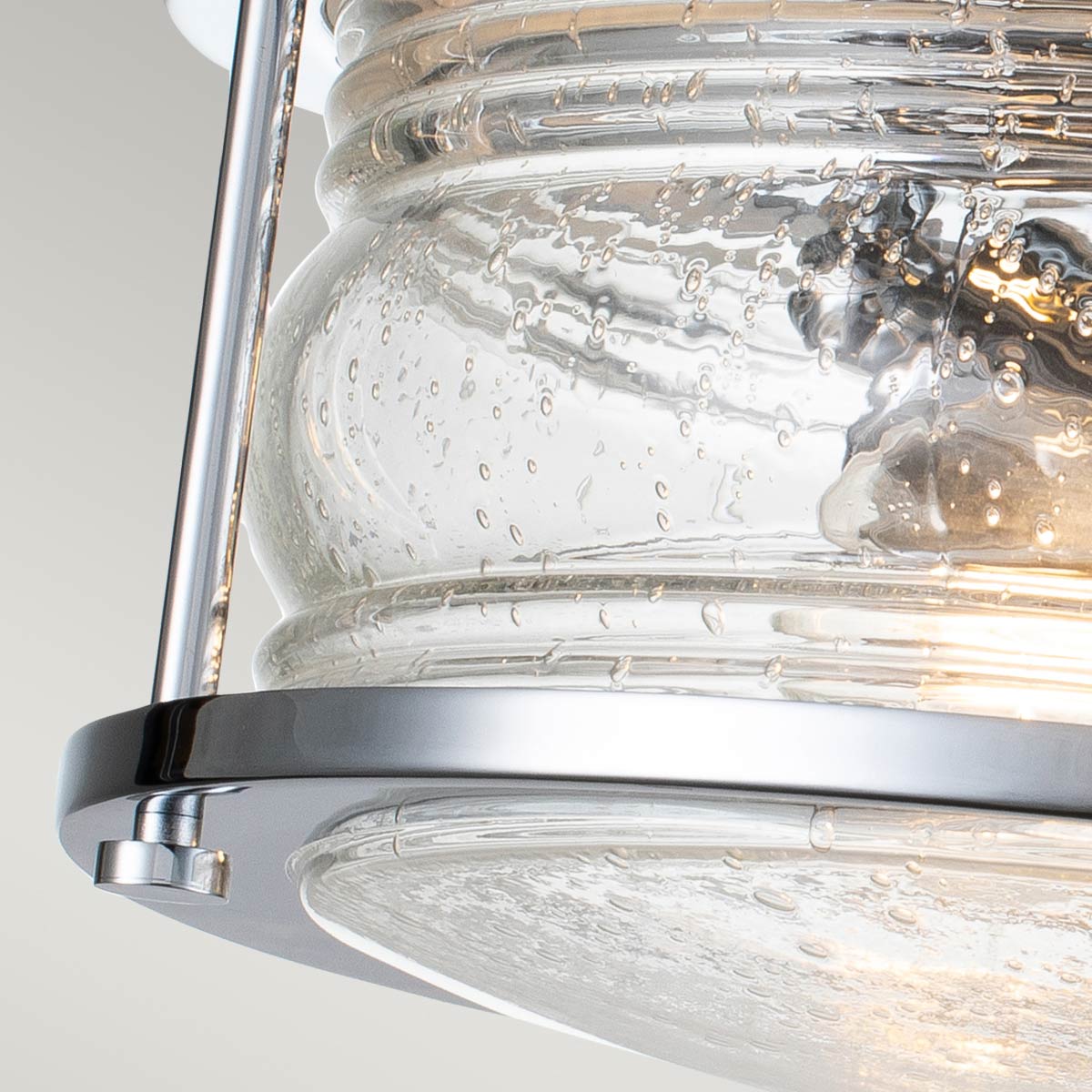 Ashland Bay Ø30 Chrom badeværelseslampe Fra Elstead Lighting - Den er lavet af stål og glas og tilbyder en luksuriøs poleret kromfinish og plads til to.