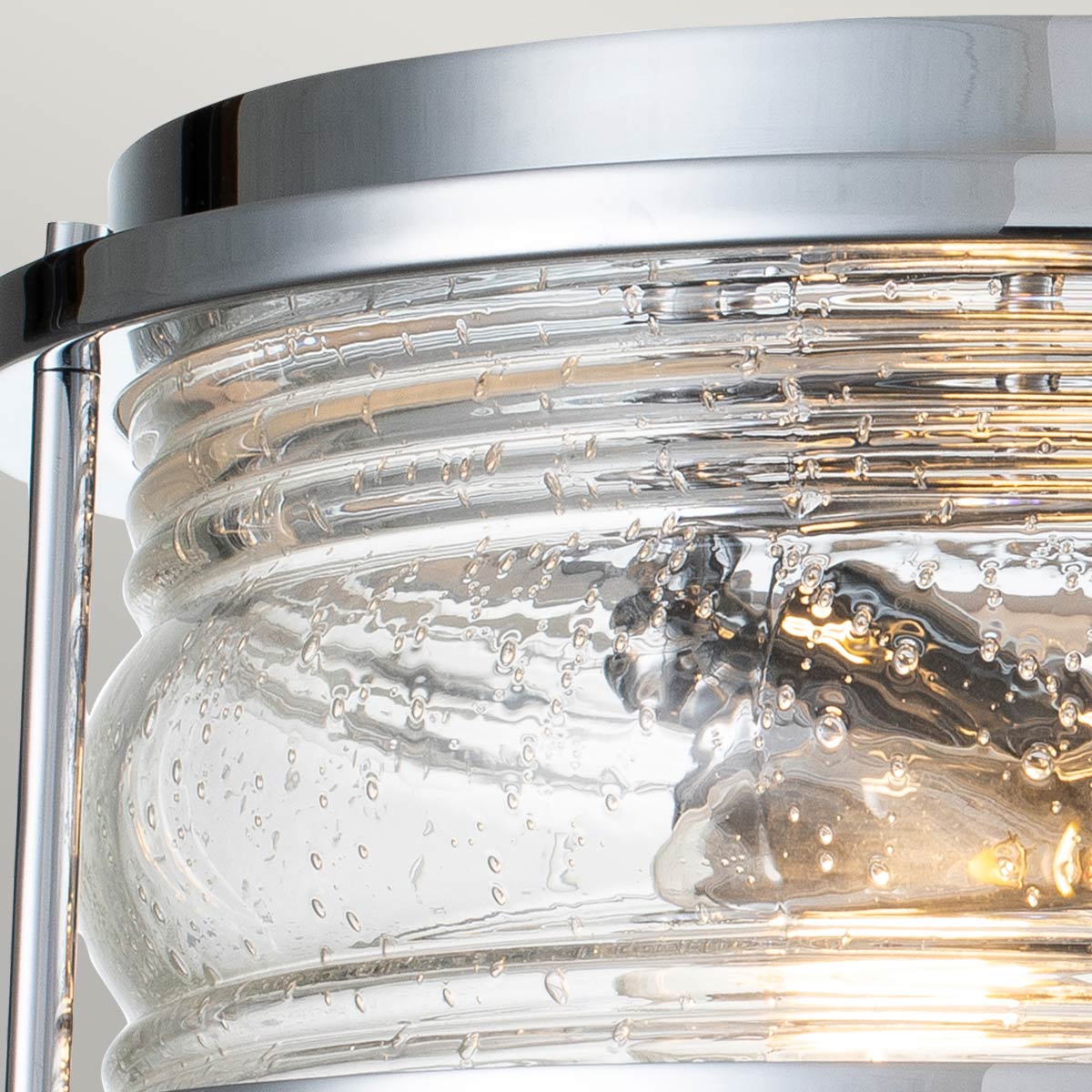 Ashland Bay Ø30 Chrom badeværelseslampe Fra Elstead Lighting - Den er lavet af stål og glas og tilbyder en luksuriøs poleret kromfinish og plads til to.