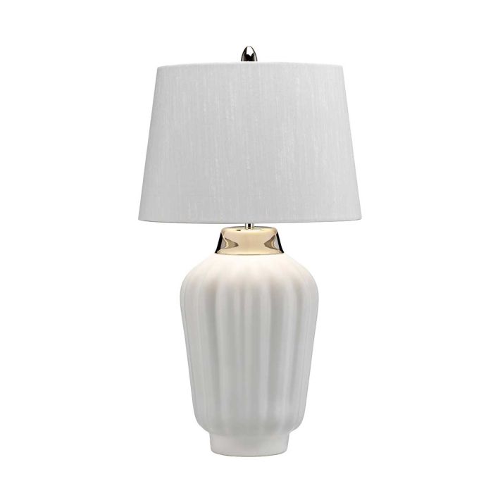 Bexley 56cm Hvid bordlampe Fra Elstead Lighting - Den levereras med en avsmalnande lampsk&auml;rm i ljus elfenbensf&auml;rgad konstsilke med en silverlaminerad insida, handgjord i Storbritannien.