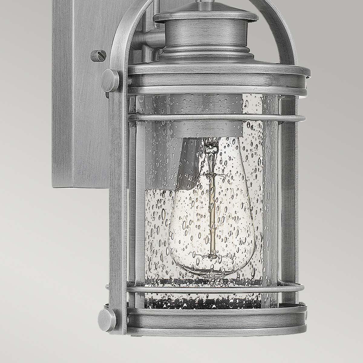 Booker 28cm Aluminium udendørslampe Fra Elstead Lighting - Booker &auml;r en stilfull och robust fasadlampa med en design inspirerad av klassiska marina lanternor.