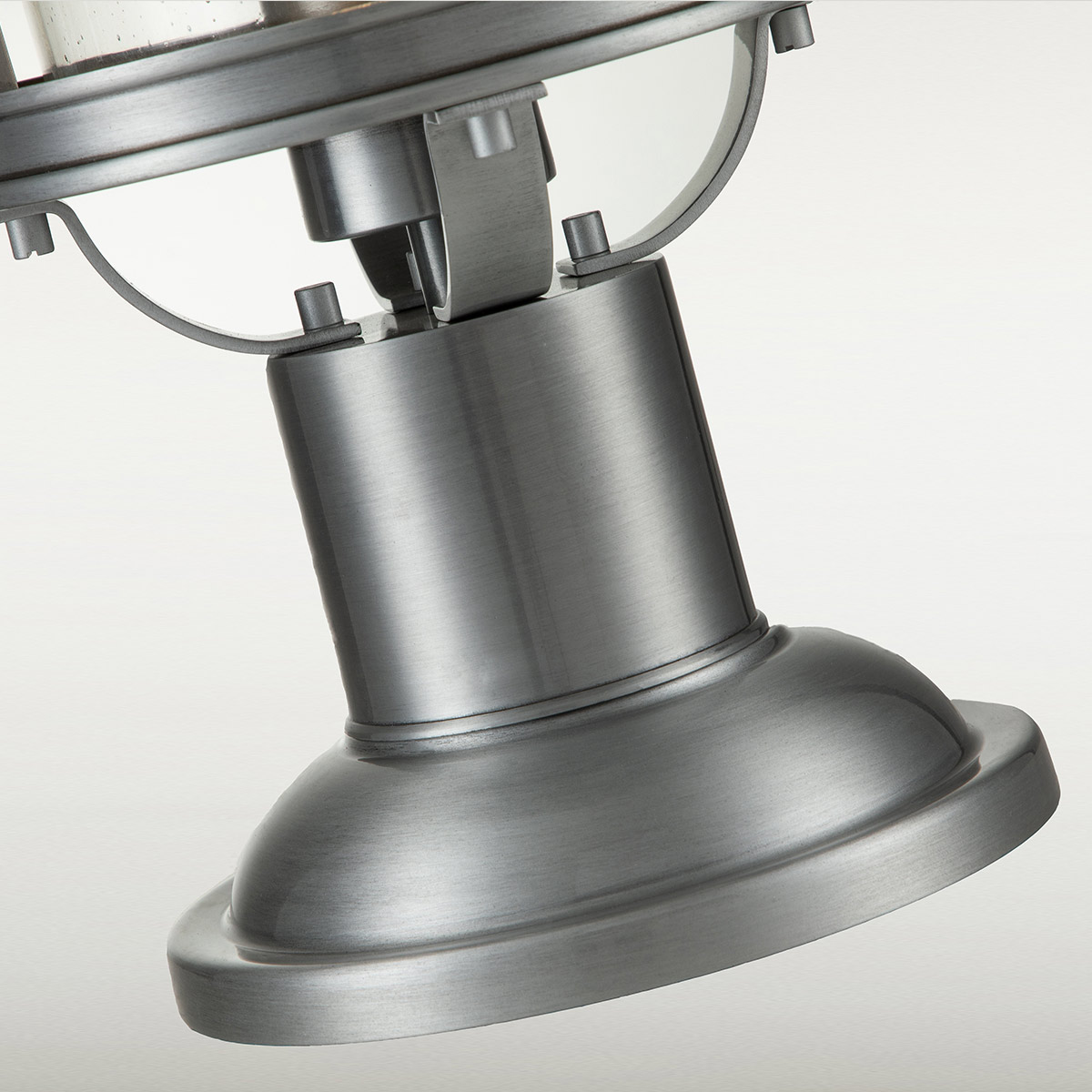 Booker 47cm Aluminium Fra Elstead Lighting - Booker &auml;r en stilfull och robust portlykta med en design inspirerad av klassiska marina lanternor.
