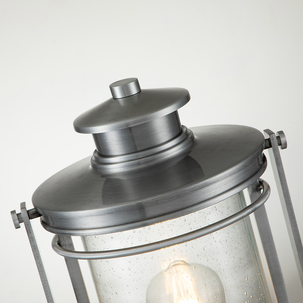 Booker 47cm Aluminium Fra Elstead Lighting - Booker &auml;r en stilfull och robust portlykta med en design inspirerad av klassiska marina lanternor.