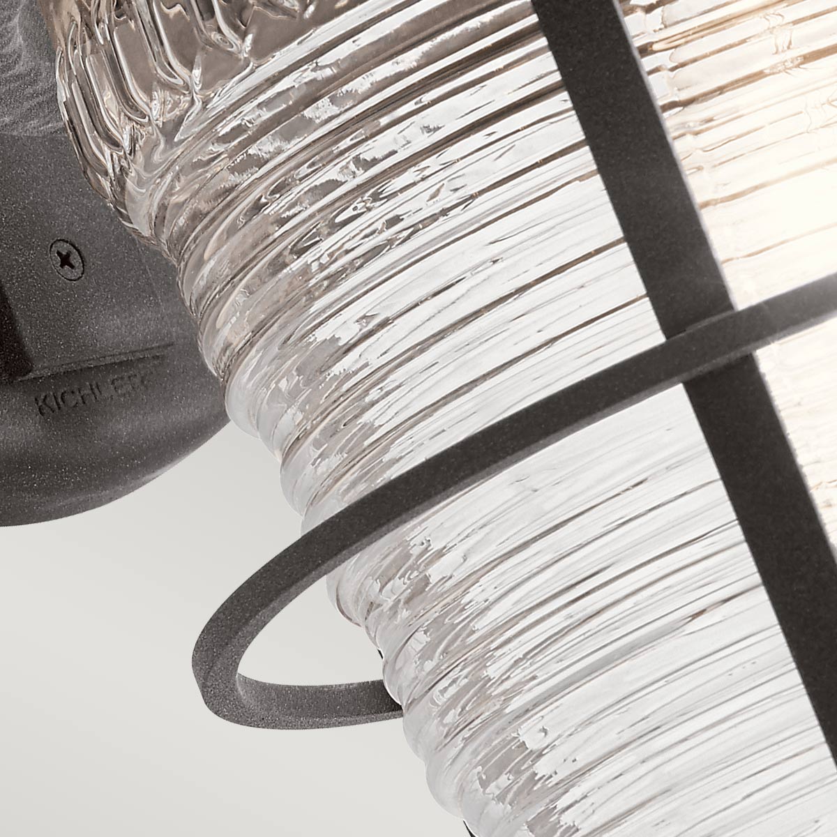 Chance Harbor 55cm Zink udendørslampe Fra Elstead Lighting - Chance Harbor &auml;r en klassisk och robust fasadlampa med en design inspirerad av maritim stil.