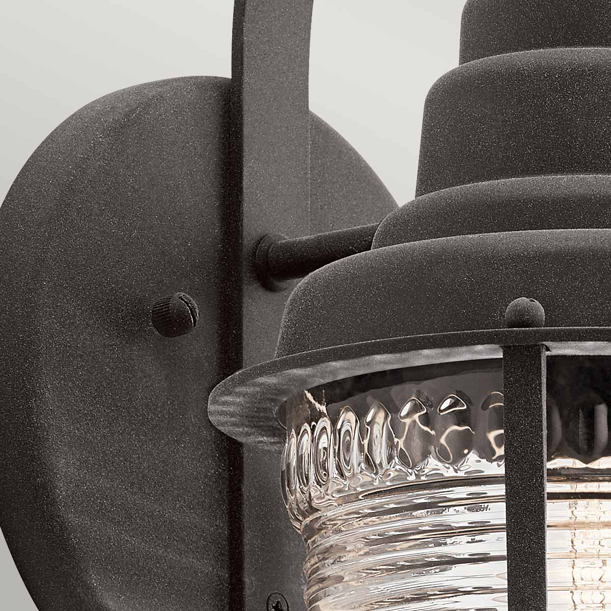 Chance Harbor 37cm Zink udendørslampe Fra Elstead Lighting - Chance Harbor &auml;r en klassisk och robust fasadlampa med en design inspirerad av maritim stil.