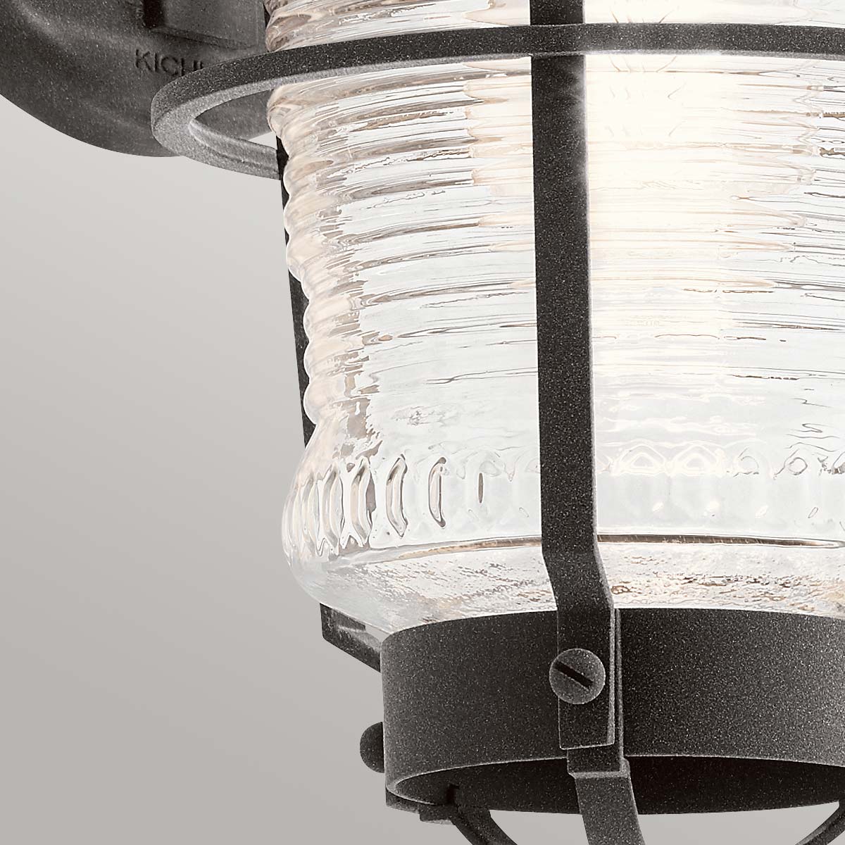 Chance Harbor 37cm Zink udendørslampe Fra Elstead Lighting - Chance Harbor &auml;r en klassisk och robust fasadlampa med en design inspirerad av maritim stil.