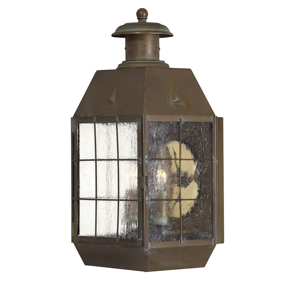 Nantucket 42cm Antik messing udendørslampe Fra Elstead Lighting - Tillverkad av massiv m&auml;ssing och glas, erbjuder den en robust och elegant konstruktion som &aring;ldras vackert &ouml;ver tid.