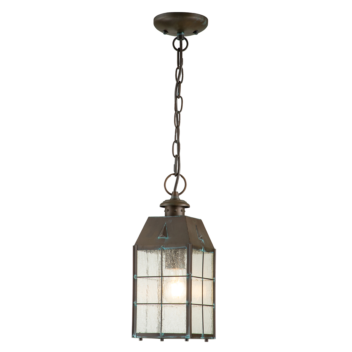 Nantucket 36cm Antik messing Fra Elstead Lighting - Tillverkad av massiv m&auml;ssing och glas, erbjuder den en robust och elegant konstruktion som &aring;ldras vackert &ouml;ver tid.
