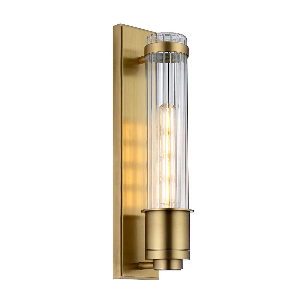 Wellington 40cm Antik messing badeværelseslampe Fra Elstead Lighting - Fremstillet af højkvalitets stål og glas giver den en luksuriøs følelse med sin antikke messingfinish og riflede glasskærm, der skaber en smuk spredning af lys.