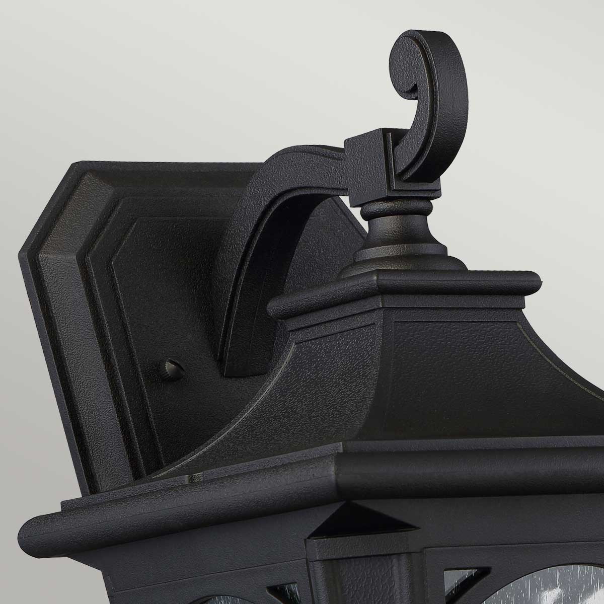 Bedford Sort udendørslampe Fra Elstead Lighting - Bedford-lampen er lavet af et kompositmateriale og er bygget til at modstå ekstreme temperaturer, både høje og lave.