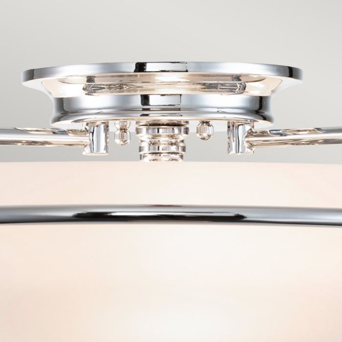 Griffin Ø42 Chrom plafond Fra Elstead Lighting - Den etsade sk&auml;rmen &auml;r vitm&aring;lad p&aring; insidan, vilket sprider ljuset j&auml;mnt och skapar en behaglig belysning i hemmet.