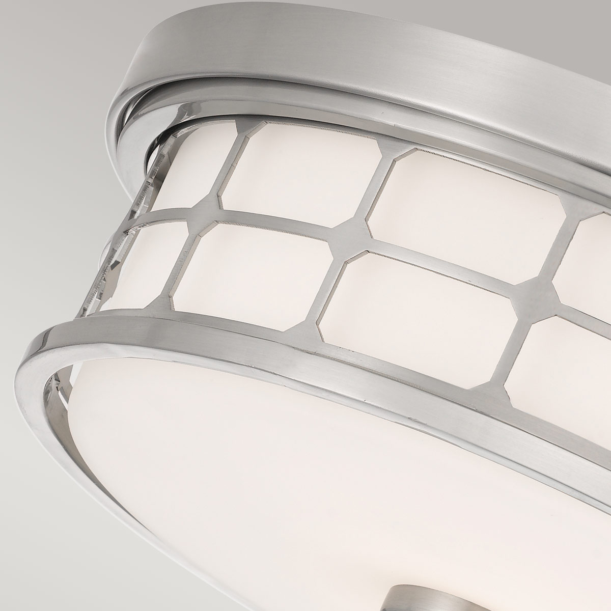 Guardian Ø35 Børstet nikkel badeværelseslampe Fra Elstead Lighting - Den b&oslash;rstede nikkelfinish og den geometriske ramme giver lampen et elegant look, mens det opalglas spreder et behageligt og bl&oslash;dt lys.