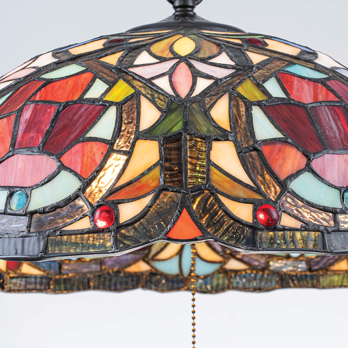 Larissa Ø38 Flerfarvet Fra Elstead Lighting - Larissa er en dekorativ loftspendel i klassisk Tiffany-stil, fremstillet af st&aring;l med en smuk vintage bronzefinish.