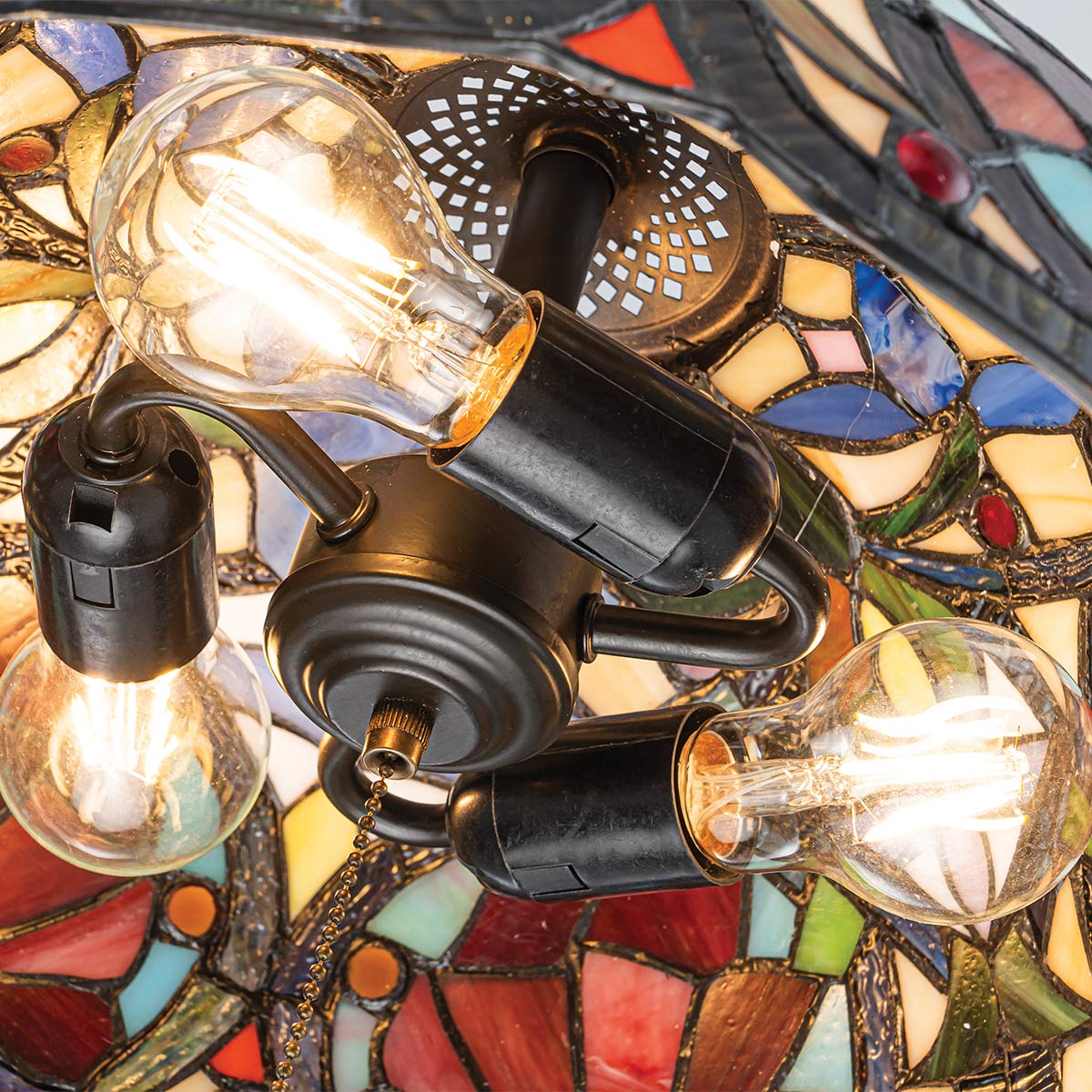 Larissa Ø38 Flerfarvet Fra Elstead Lighting - Larissa er en dekorativ loftspendel i klassisk Tiffany-stil, fremstillet af st&aring;l med en smuk vintage bronzefinish.