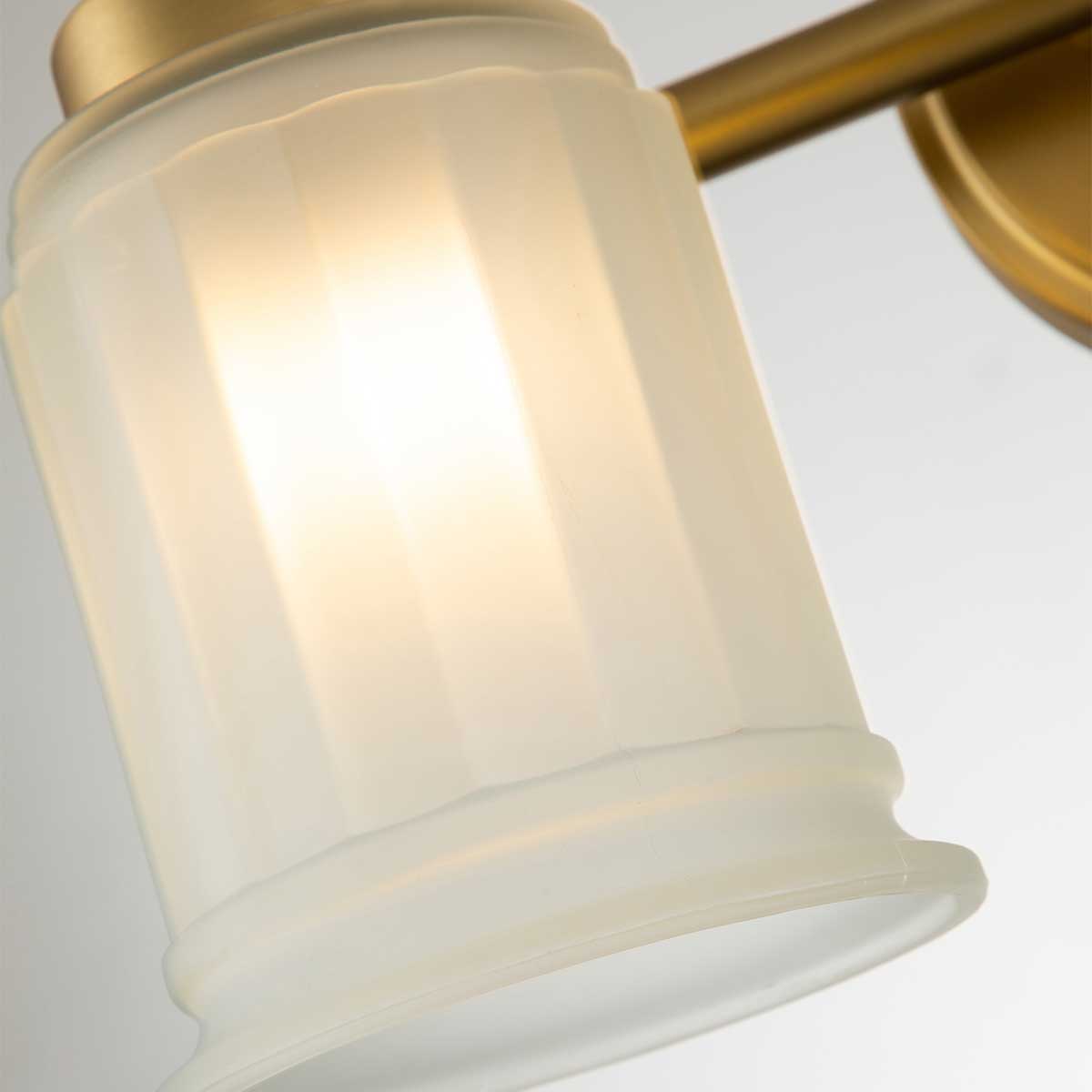 Swell 36cm Børstet messing badeværelseslampe Fra Elstead Lighting - Swell v&aelig;glampe i b&oslash;rstet messing er en stilfuld amerikansk klassiker, lavet af st&aring;l med matteret glas.