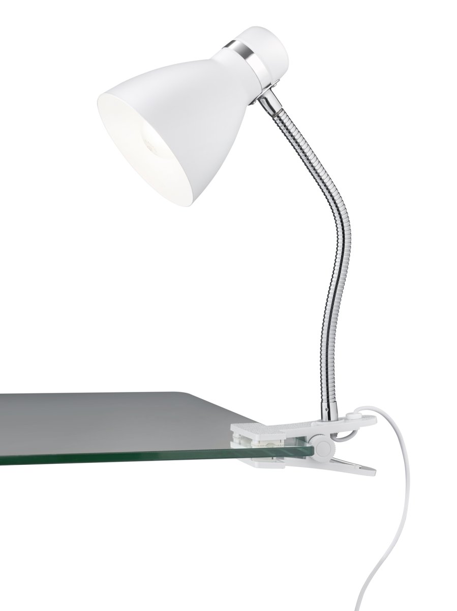 Harvey Hvid klemmelampe Fra Trio Lighting - Armaturet i mat hvid kan nemt kombineres med forskellige interiør- og farvekoncepter og passer godt ind i dit interiør.