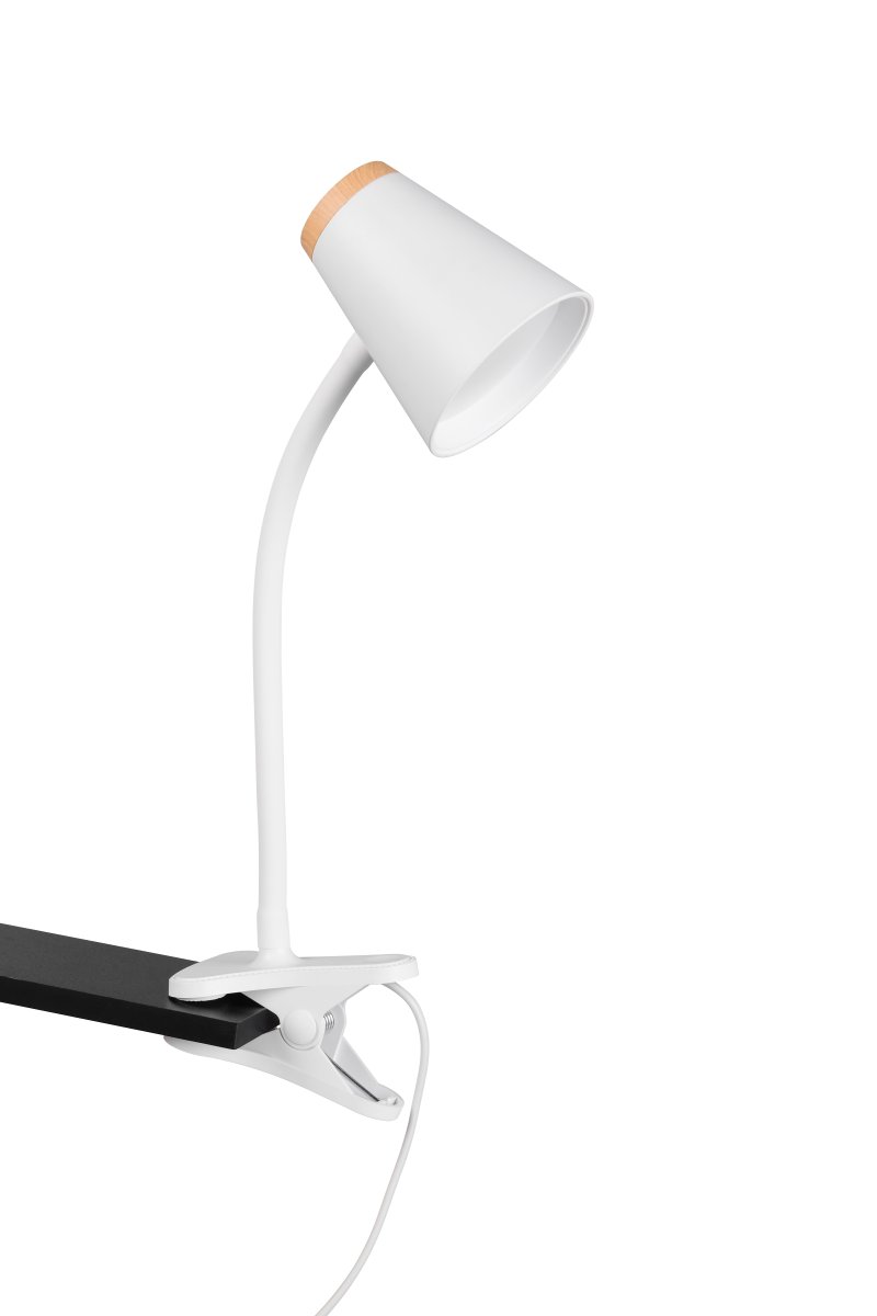 Pongo Hvid klemmelampe Fra Trio Lighting - Pongo er en moderne klemmelampe med dekorative tr&aelig;detaljer.