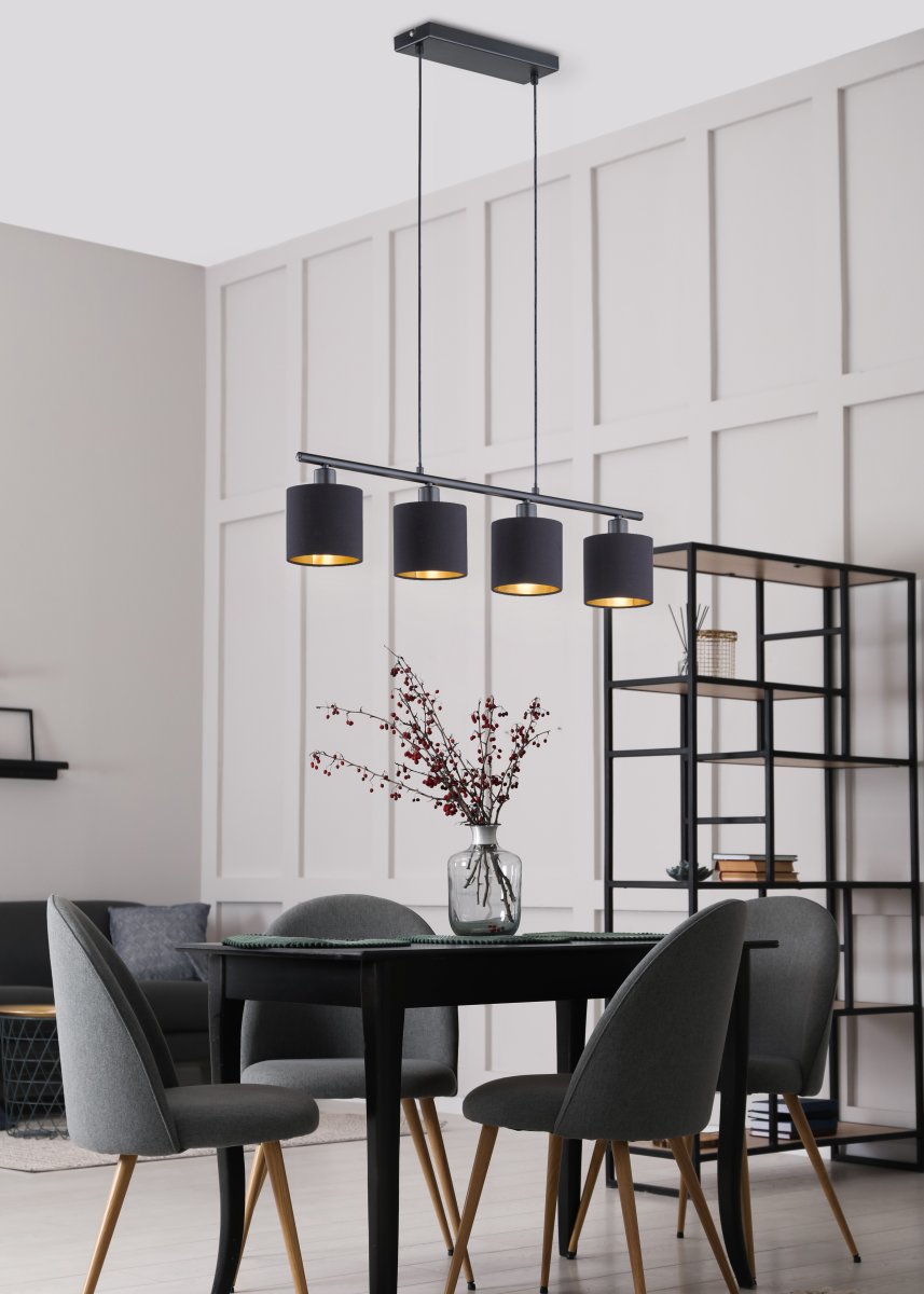 Tommy 75cm Sort loftslampe Fra Trio Lighting - Fremstillet i matsort metal og med elegante tekstilnuancer i sort og guld, skaber Tommy sofistikerede belysningsaccenter, der løfter både opholds- og spiseområder og tilføjer en behagelig feel-good-følelse.