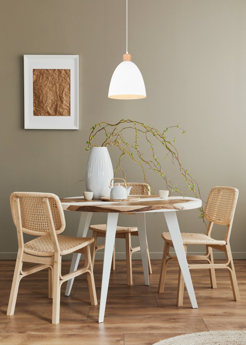 Jagger Ø25 Hvid loftslampe Fra Trio Lighting - Jagger loftsvedhæng kombinerer træ&auml; og metal i en elegant materialeblanding, der fanger øjet og skaber en spændende kontrast.