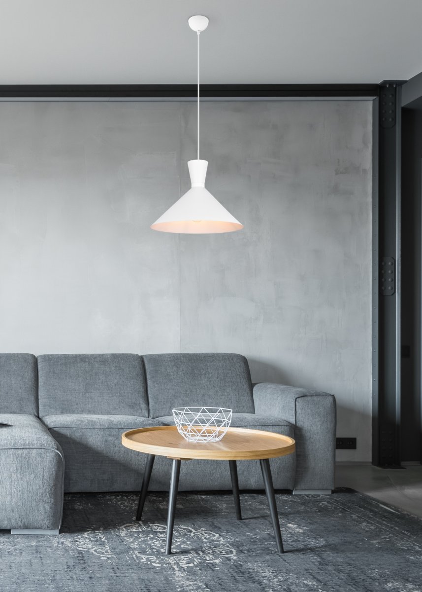 Enzo Ø35 Hvid loftslampe Fra Trio Lighting - Designet i mat hvidt metal, Enzo komplementerer elegant moderne farvekoncepter og bliver en sofistikeret tilføjelse til dit interiør.