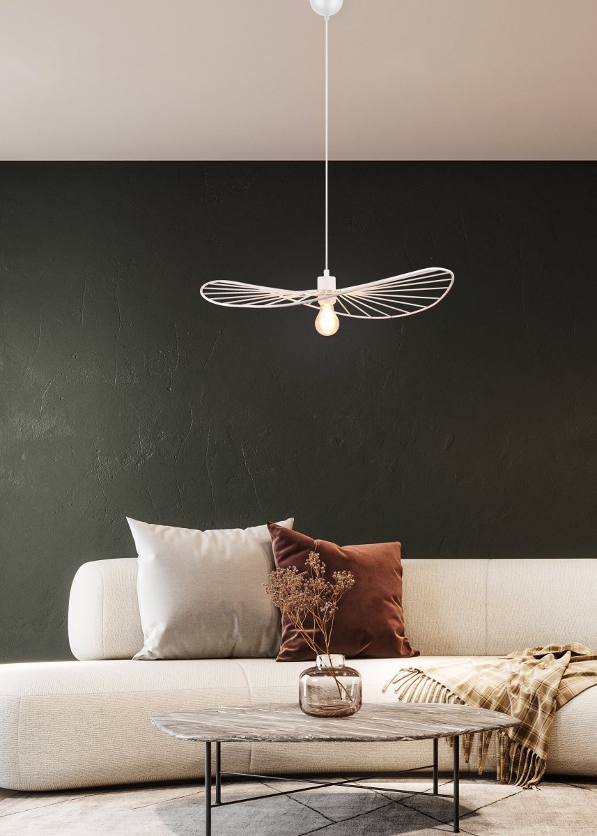 Chapeau Ø60 Hvid loftslampe Fra Trio Lighting - Dens dekorative metalbeklædning gør den til et perfekt supplement i stuer og spisestuer, hvor den tilfører en unik følelse af lethed gennem sit smukke spil mellem lys og skygge.
