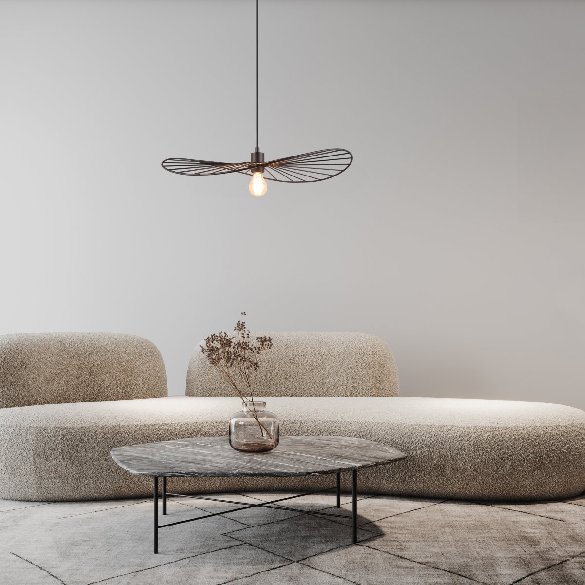 Chapeau Ø60 Sort loftslampe Fra Trio Lighting - Dens dekorative metalbeklædning gør den til et perfekt supplement i stuer og spisestuer, hvor den tilfører en unik følelse af lethed gennem sit smukke spil mellem lys og skygge.