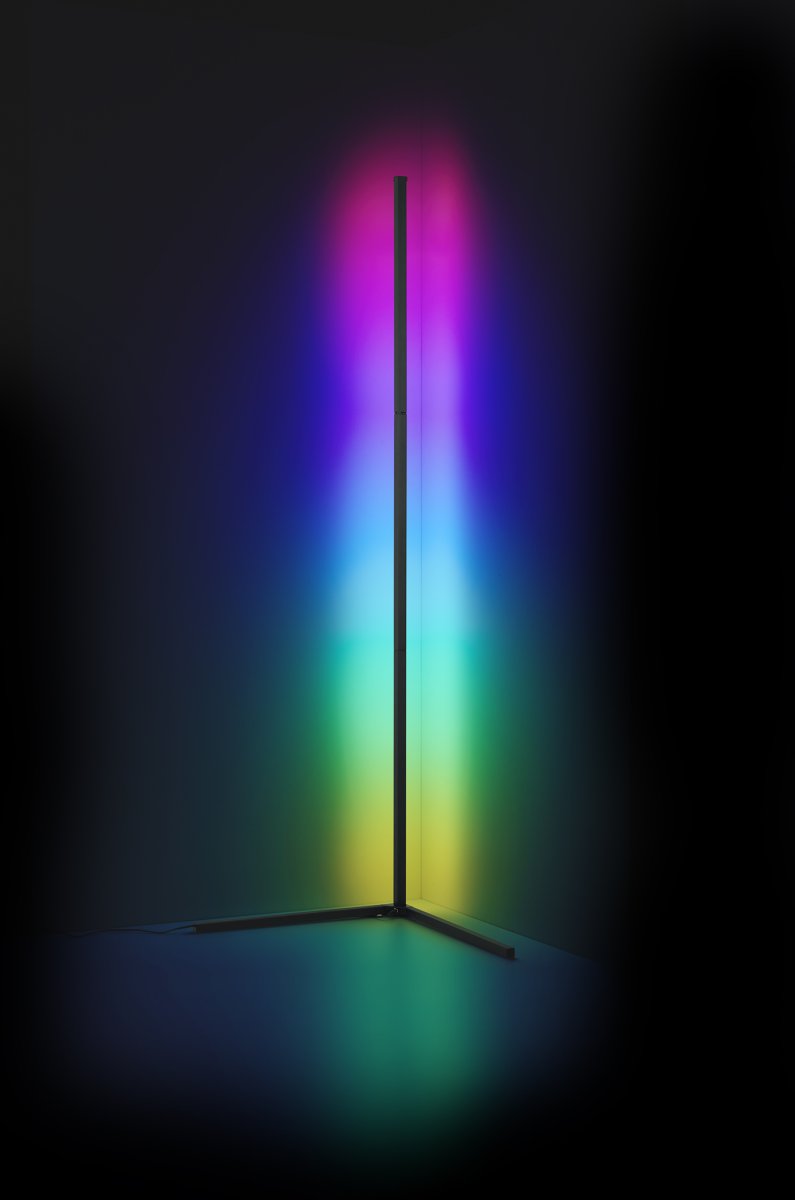 Level Sort gulvlampe Fra Trio Lighting - Dynamic Light-funktionen skaber en magisk atmosf&aelig;re med forprogrammerede lysscenarier i b&aring;de flerfarvet og monokrom belysning.