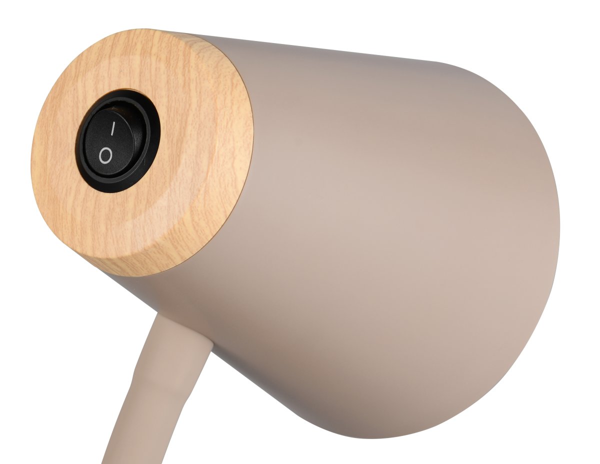 Pongo Beige gulvlampe Fra Trio Lighting - Den slanke form og det vinklede lampehoved g&oslash;r Pongo alsidig og passer nemt ind i ethvert hjem og enhver stil.