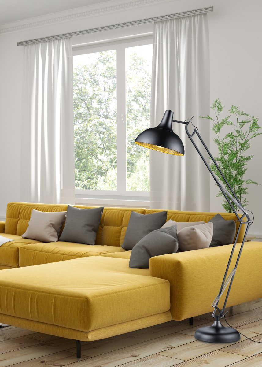 Salvador Sort gulvlampe Fra Trio Lighting - Uanset om den placeres ved siden af sofaen eller bruges som et selvst&aelig;ndigt designelement i entr&eacute;en, stuen eller sovev&aelig;relset, tilf&oslash;jer Salvador et moderne touch og bliver et stilfuldt indslag i dit hjem.