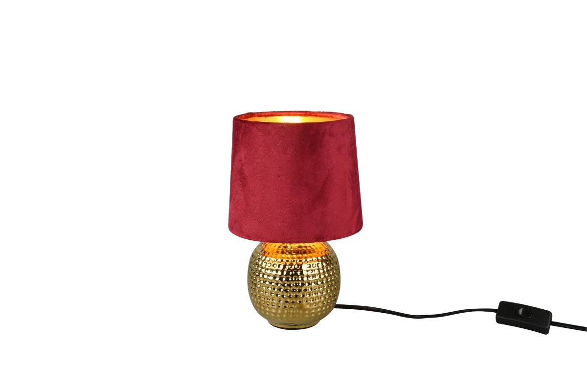Sophia 26cm RØD bordlampe Fra Trio Lighting - Kombinationen af guldskinnende keramik og den røde stofskærm giver Sophia et elegant og moderne look, der pifter ethvert rum op.