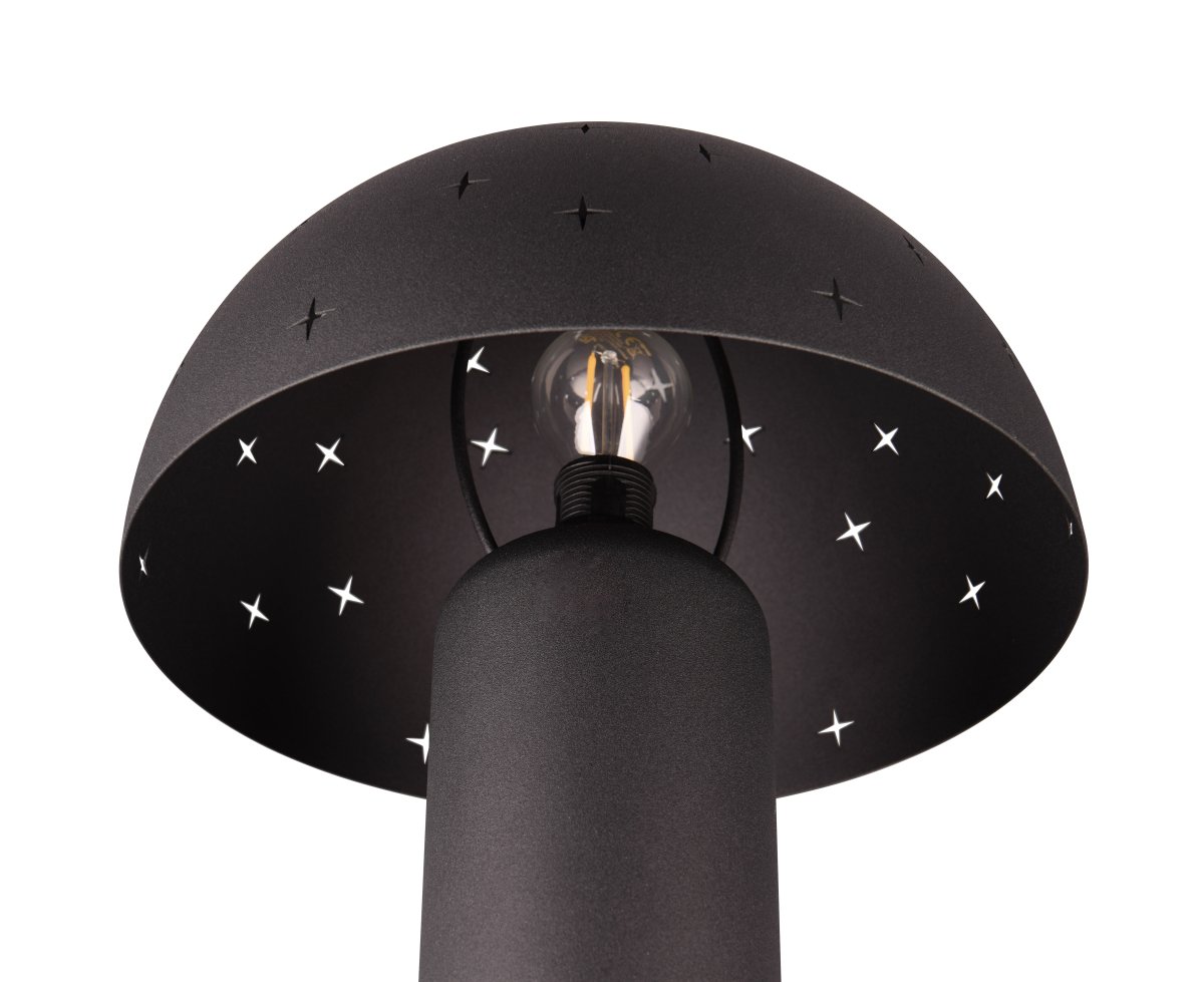 Seta 32cm Sort bordlampe Fra Trio Lighting - N&aring;r lampen er t&aelig;ndt, husker de olien; udsk&aelig;ringerne i metalsk&aelig;rmen om funklende stjerner og skaber en speciel og hyggelig atmosf&aelig;re.