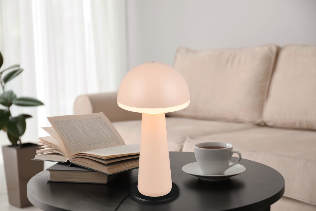 Fungo 30cm Sand bærbar Fra Trio Lighting - Den bærbare Fungo bordlampe kombinerer moderne design med innovative funktioner, hvilket gør den til en favorit blandt genopladelige lamper.