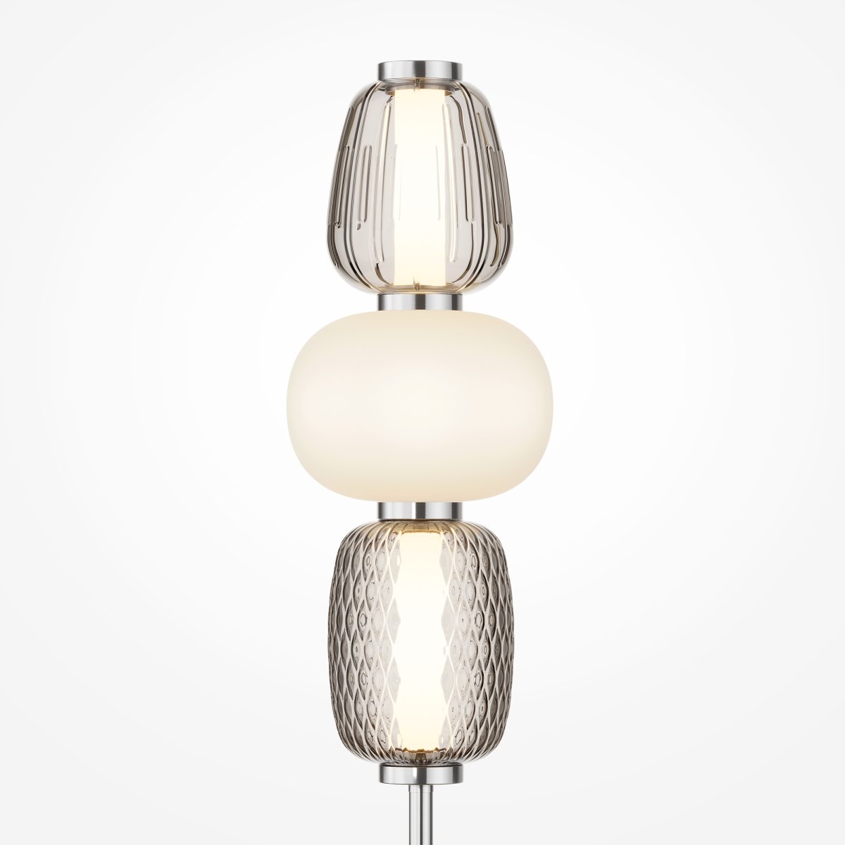 Pattern 68cm Chrom bordlampe Fra Maytoni - Lampens skærme har både et ternet og lineært mønster, som skaber en dynamisk og visuel effekt.