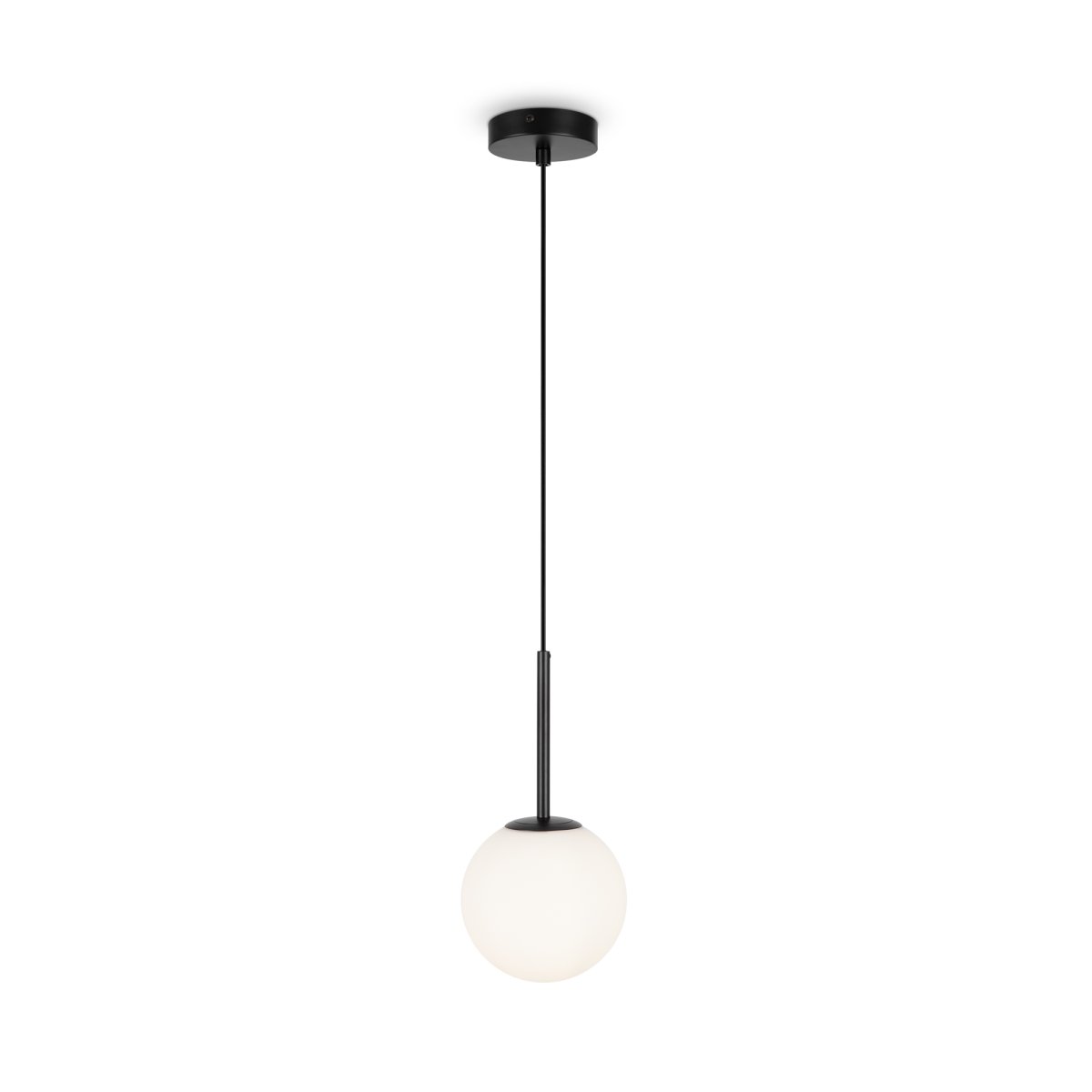 Basic form Ø15 Sort loftslampe Fra Maytoni - Med sin bløde opalglaskugle og et smalt metallisk armatur i sort finish giver lampen et smukt og behageligt lys, der passer perfekt i både moderne og klassiske indretningsstile.