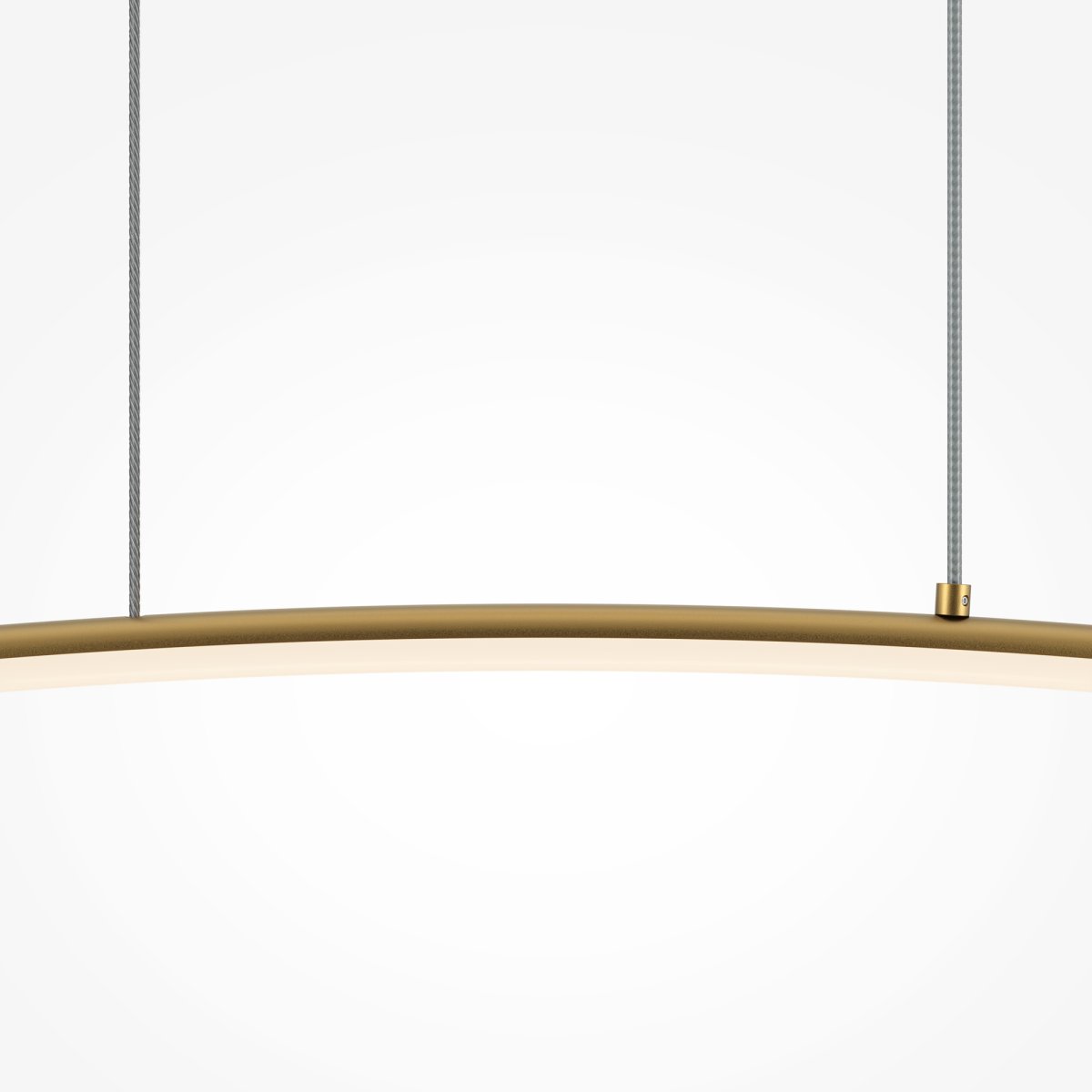 Light Reflection 98cm Messing loftslampe Fra Maytoni - Den har en justerbar farvetemperatur fra 2600K varmt gult lys til 3500K varmt hvidt lys, hvilket gør den perfekt til at tilpasse lyset til stemningen.