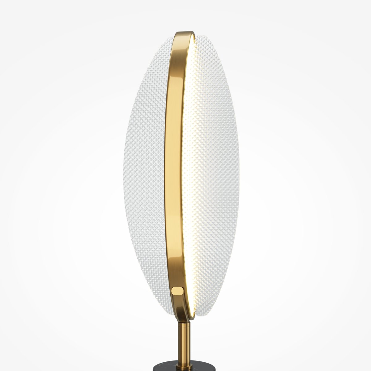 Breeze 63cm Messing bordlampe Fra Maytoni - Den tynde, ovale skærm i kombination med et gyldent armatur og en base i mørk marmor skaber en harmonisk balance mellem luksus og minimalisme.