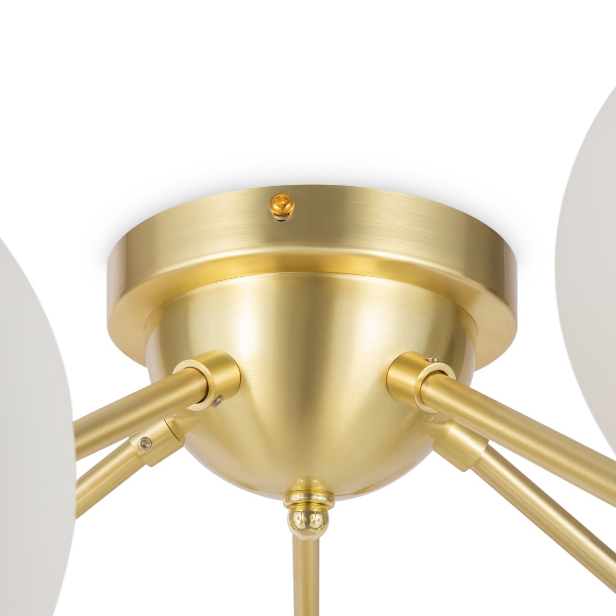 Dallas 20 Guld plafond Fra Maytoni - Dens unikke design med runde glaskupler i forskellige retninger skaber et dramatisk og elegant lysspil, der fylder rummet med varme og karakter.