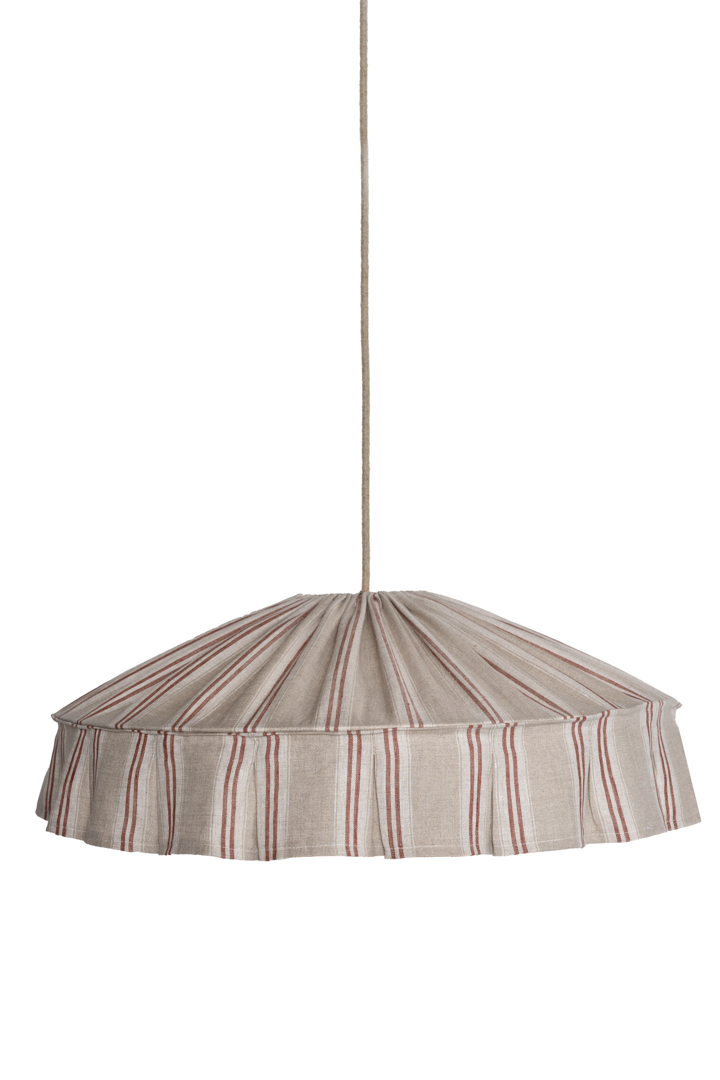 Vinga Skærm Ekskl. Ophæng Ø58 Natur/rust loftslampe Fra Alde & Lind - Vinga er en dekorativ loftslampeskærm lavet af 100% hør med et stribet mønster i rustfarvede og naturlige toner.