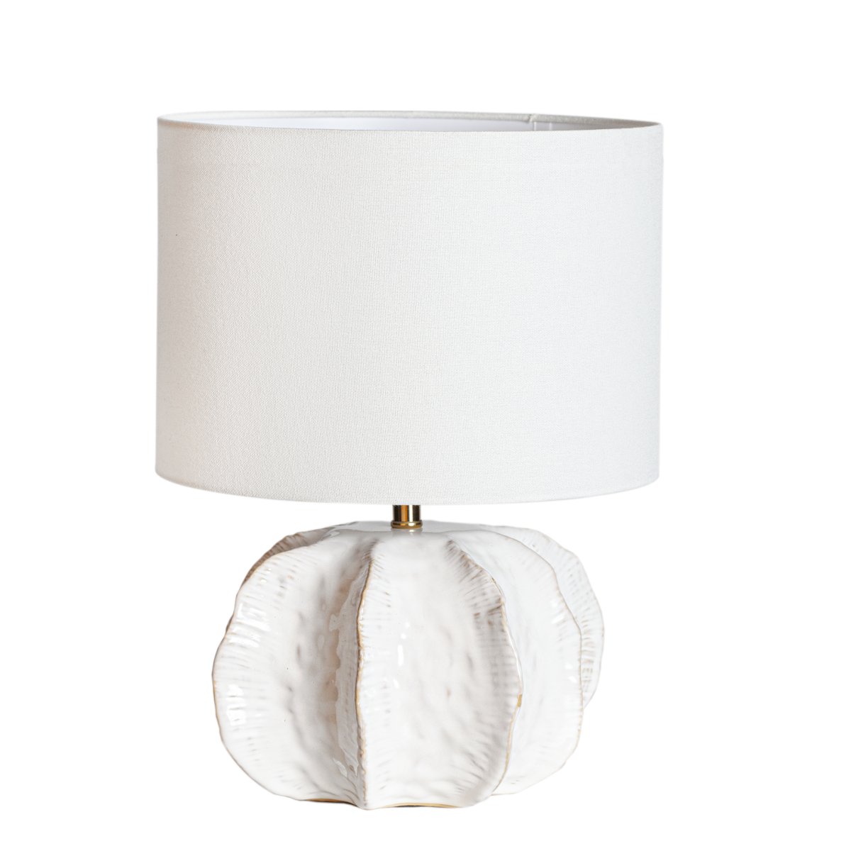 Sandy 37cm Hvid bordlampe Fra Cottex - Sandy er en dekorativ bordlampe med en bl&oslash;dt formet keramisk lampefod, der giver et livligt og organisk udtryk.
